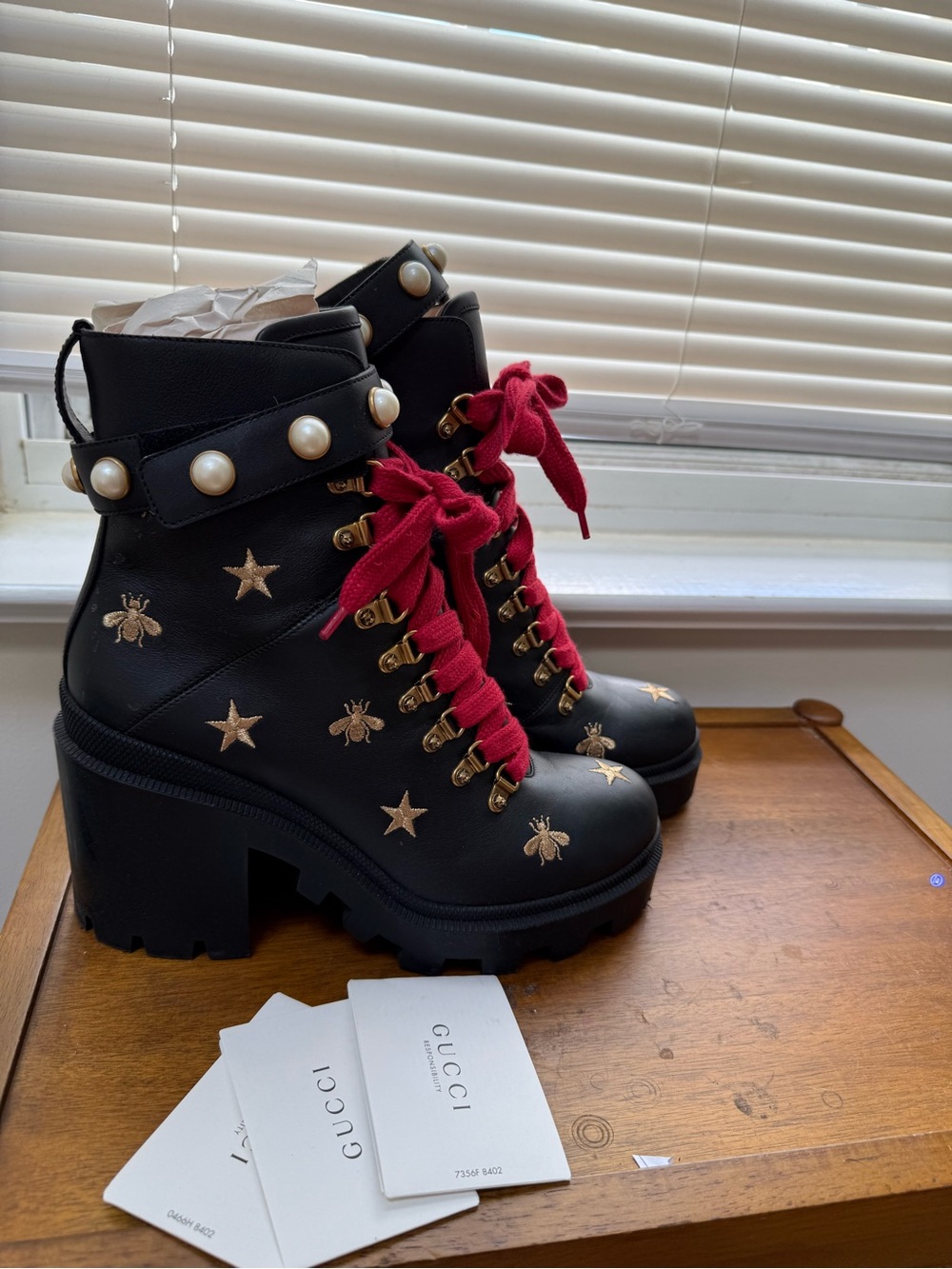 Authentic Gucci chunky hiking Rare Bee HTF - Picture 7 of 7